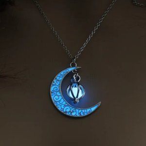 Blue Glow‎ in the Dark Silver CRESCENT MOON & Dangle Pendant Necklace Luminous